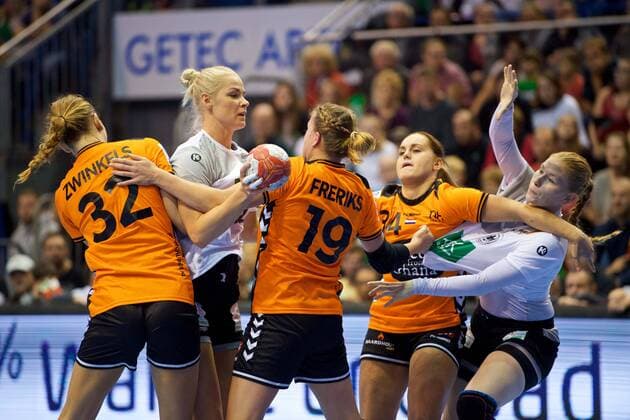 Handball Magdeburg 28 10 2017 Internationals National Team DHB Women Germany GER Netherlands NED Anouk Zwinkels Netherlands No 32 Evgenija Minevskaja Germany No 32 Merel Freriks Netherlands No 19 Anouk Nieuwenweg Netherlands No 34 from left to right