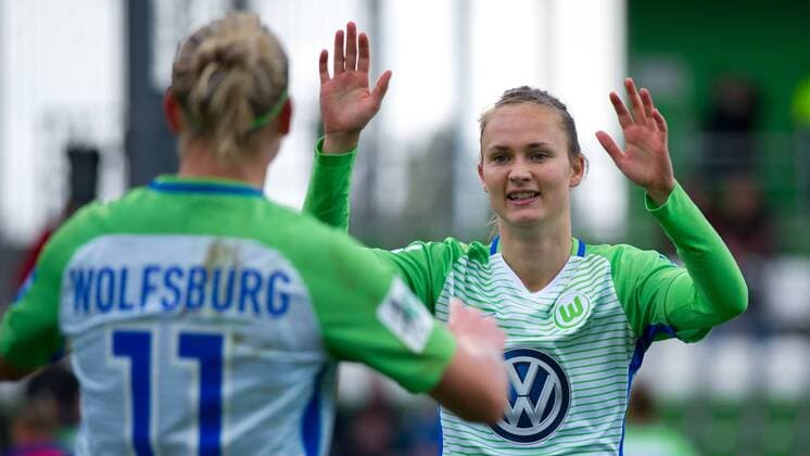 v left Alexandra Popp VfL Wolfsburg 11 and Caroline Graham Hansen VfL Wolfsburg 26 with goal celebrations Jubel Delighted Going to the top of the scoop 1 0 Soccer Allianz Women Bundesliga VfL Wolfsburg SV Werder Bremen xobx