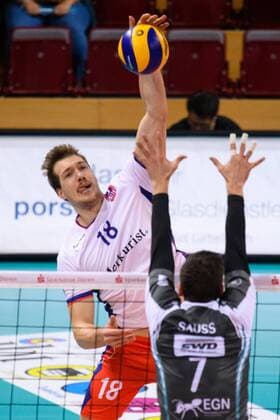 29 10 2017 Arena Dueren Dueren Dueren Volleyball Bundesliga Men Men Normal round SWD powervolleys Düren Dueren vs United Volleys RheinMain attack Lincoln Alexander Williams 18 RheinMain Block Romans Sauss 7 Dueren