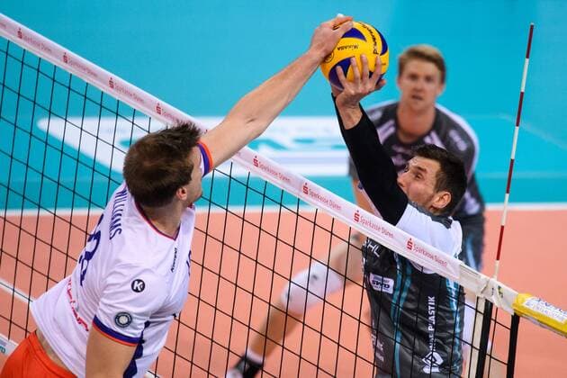 29 10 2017 Arena Dueren Dueren Volleyball Bundesliga Men Men Normal round SWD powervolleys Düren Dueren vs United Volleys RheinMain attack Robert Adrian Aciobanitei 6 RheinMain Block Romans Sauss 7 Dueren