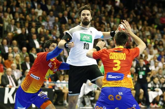 Alvaro Ruiz Sanchez Fabian Wiede Eduardo Gurbindo Martinez action match scene duel sports handball DHB national team men international match season 2017 2018 29 10 2017 GER BRDeutschland vs Spain SPA
