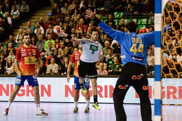 Handball Men International in Berlin Season 2017 18 Germany Spain Gedeon Guardiola Vilaplana No 30 Spain Uwe Gensheimer No 3 Germany TW Rodrigo Corrales No 44 Spain 29 10 17 Copyright: xMichaelxHundtx xMatthiasxKochx