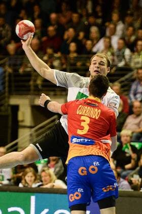 Handball Men International in Berlin Season 2017 18 Germany Spain Paul Drux Nr 95 Germany Eduardo Gurbindo Nr 3 Spain 29 10 17 Copyright: xMichaelxHundtx xMatthiasxKochx