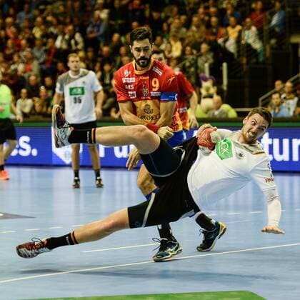 Handball Men International in Berlin Season 2017 18 Germany Spain Hendrik Pekeler Nr 13 Germany Raul Entrerrios Rodriguez Nr 9 Spain 29 10 17 Copyright: xMichaelxHundtx xMatthiasxKochx