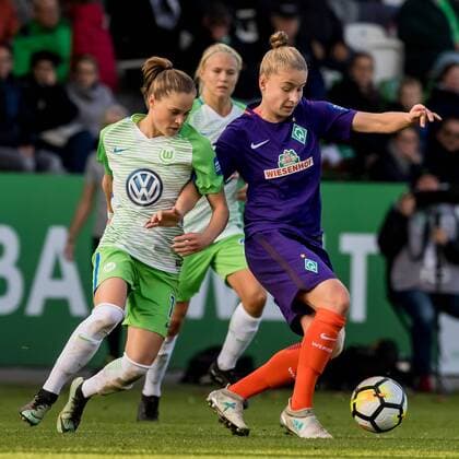 V left Ewa Pajor VfL Wolfsburg 17 and Michelle Ulbrich SV Werder Bremen 5 in duel Duel tackle Soccer Allianz Women Bundesliga VfL Wolfsburg SV Werder Bremen xdgx