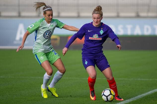 V left Lena Goessling Goessling VfL Wolfsburg 28 in duel with Verena Volkmer SV Werder Bremen 16 Football Allianz Women Bundesliga VfL Wolfsburg SV Werder Bremen xobx