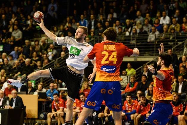 Handball Men International in Berlin Season 2017 18 Germany Spain Philipp Weber Nr 20 Germany Viran Morros de Argila No 24 Spain 29 10 17 Copyright: xMichaelxHundtx xMatthiasxKochx