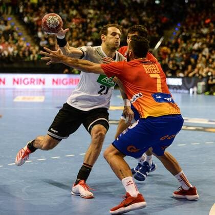 Handball Men International in Berlin Season 2017 18 Germany Spain Kai Häfner Nr 25 Germany Valero Rivera Folch Nr 7 Spain 29 10 17 Copyright: xMichaelxHundtx xMatthiasxKochx