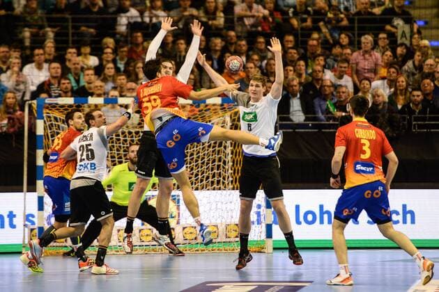 Handball Mens International in Berlin Season 2017 18 Germany Spain Kai Häfner No 25 Germany Daniel Dujschebaev Dobichaeva No 59 Spain Finn Lemke No 6 Germany Eduardo Gurbindo No 3 Spain 29 10 17 Copyright: xMichaelxHundtx xMatthiasxKochx