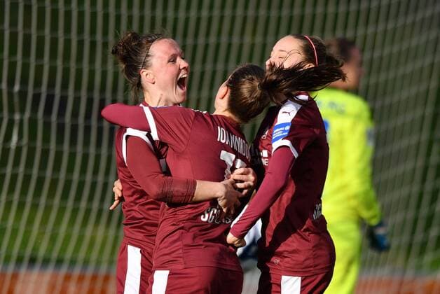 Cheers Happy celebrate cheer Goal Celebration SGS Essen to 0 1 Football Alliance Women Bundesliga MSV Duisburg SGS Essen xmkx