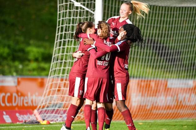 Cheers Happy celebrate cheer Goal Celebration SGS Essen to 0 1 Football Alliance Women Bundesliga MSV Duisburg SGS Essen xmkx