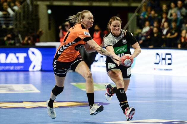 Handball Women International in Berlin Season 2017 18 Germany Netherlands Michelle Goos Nr 21 Netherlands Anna Loerper Nr 10 Germany 29 10 17 Copyright: xMichaelxHundtx xMatthiasxKochx