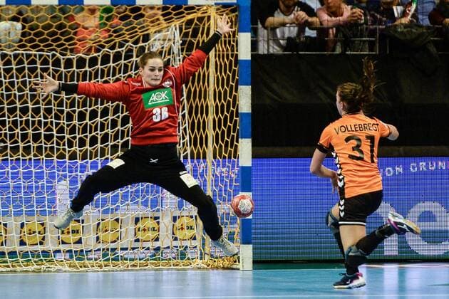 Handball Women International in Berlin Season 2017 18 Germany Netherlands Dinah Eckerle Nr 36 Germany Kelly Johanna Vollebregt Nr 31 Netherlands 29 10 17 Copyright: xMichaelxHundtx xMatthiasxKochx