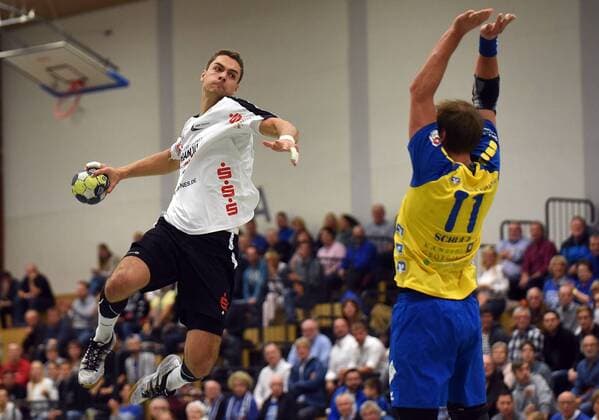 29 10 2017 xpsx Handball 3 League HSG Hanau TV Germania Grosssachsen v Yaron Pillmann Hanau Philipp Schulz Grosssachsen Hanau Hesse Germany