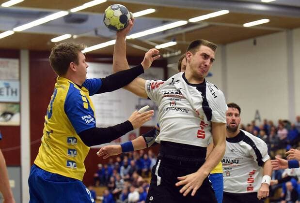 29 10 2017 xpsx Handball 3 league HSG Hanau TV Germania Grosssachsen v l Florian Sauer Grosssachsen Marc Strohl Hanau Hanau Hessen Germany