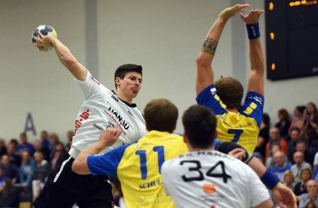 29 10 2017 xpsx Handball 3 Liga HSG Hanau TV Germania Grosssachsen v l Maximilian Bergold Hanau Philipp Schulz Grosssachsen Marius Jörnes Grosssachsen Hanau Hessen Germany