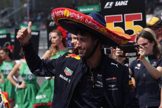 Formel 1, GP Mexiko, vor dem Start 29.10.2017 - Daniel Ricciardo (AUS) Red Bull Racing RB13 Mexican Grand Prix, Mexico City 26 - 29 October 2017 29.10.2017 - Daniel Ricciardo (AUS) Red Bull Racing RB13 