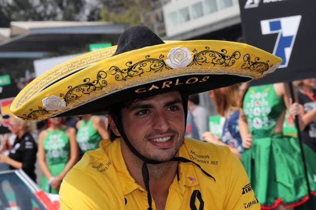Formel 1, GP Mexiko, vor dem Start 29.10.2017 - Carlos Sainz Jr (ESP) Renault F1 Team RS17 Mexican Grand Prix, Mexico City 26 - 29 October 2017 29.10.2017 - Carlos Sainz Jr (ESP) Renault Sport F1 Team RS17 