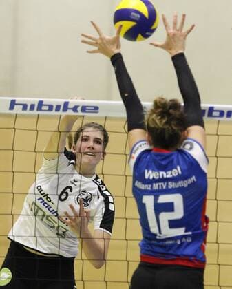 Volleyball Hessen 2 Bundesliga South Women 29 10 2017 TG Bad Soden ws MTV Stuttgart II blue v l Anna Kunstmann Bad Soden Julia Wenzel Stuttgart Sport TG Bad Soden MTV Stuttgart II