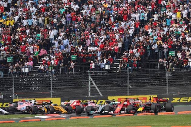 29.10.2017 - Start of the race, Lewis Hamilton (GBR) Mercedes AMG F1 W08, Sebastian Vettel (GER) Scuderia Ferrari SF70H and Max Verstappen (NED) Red Bull Racing RB13 Mexican Grand Prix, Mexico City 26 - 29 October 2017 29.10.2017 - Start of the race, Lewis Hamilton (GBR) Mercedes AMG F1 W08, Sebastian Vettel (GER) Scuderia Ferrari SF70H and Max Verstappen (NED) Red Bull Racing RB13 