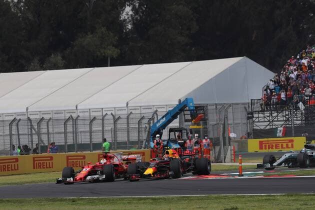29.10.2017 - Start of the race, Sebastian Vettel (GER) Scuderia Ferrari SF70H and Max Verstappen (NED) Red Bull Racing RB13 Mexican Grand Prix, Mexico City 26 - 29 October 2017 29.10.2017 - Start of the race, Sebastian Vettel (GER) Scuderia Ferrari SF70H and Max Verstappen (NED) Red Bull Racing RB13 