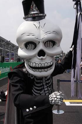 Formel 1, GP Mexiko, Tag der Toten Performance vor dem Start 29.10.2017 - Race, Atmosphere Mexican Grand Prix, Mexico City 26 - 29 October 2017 29.10.2017 - Race, Atmosphere 