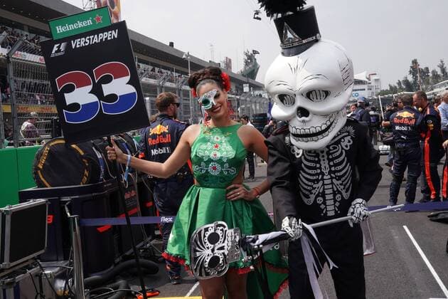 Formel 1, GP Mexiko, Tag der Toten Performance vor dem Start 29.10.2017 - Race, Atmosphere Mexican Grand Prix, Mexico City 26 - 29 October 2017 29.10.2017 - Race, Atmosphere 