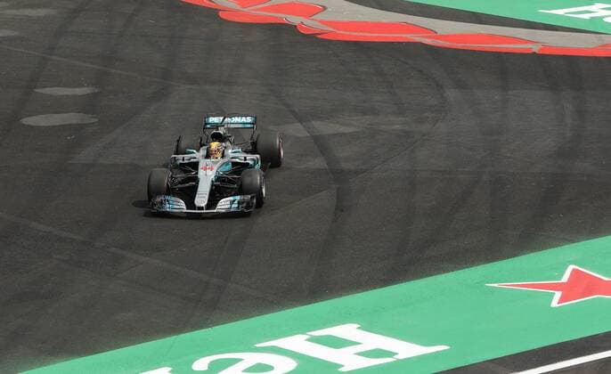 British Formula One driver Lewis Hamilton of Mercedes in action during the Formula One Mexico s Grand Prix at the Hermanos Rodriguez racetrack in Mexico City, Mexico, 29 October 2017. Mexico Formula One Grand Prix !ACHTUNG: NUR REDAKTIONELLE NUTZUNG!  Copyright: xJoséxMéndezx MEX201 20171029-636449106255441042