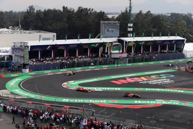 29.10.2017 - Race, Sebastian Vettel (GER) Scuderia Ferrari SF70H and Fernando Alonso (ESP) McLaren MCL32 Mexican Grand Prix, Mexico City 26 - 29 October 2017 29.10.2017 - Race, Sebastian Vettel (GER) Scuderia Ferrari SF70H and Fernando Alonso (ESP) McLaren MCL32 