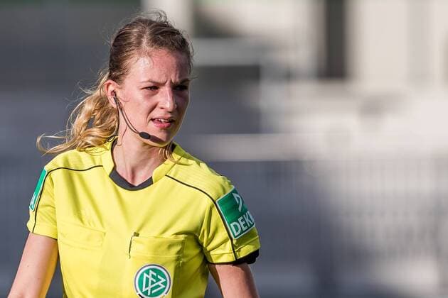 Referee Miriam Porkfoot Porkfoot in close-up portrait Portrait Portrait Soccer Alliance Womens Bundesliga VfL Wolfsburg SV Werder Bremen xdgx