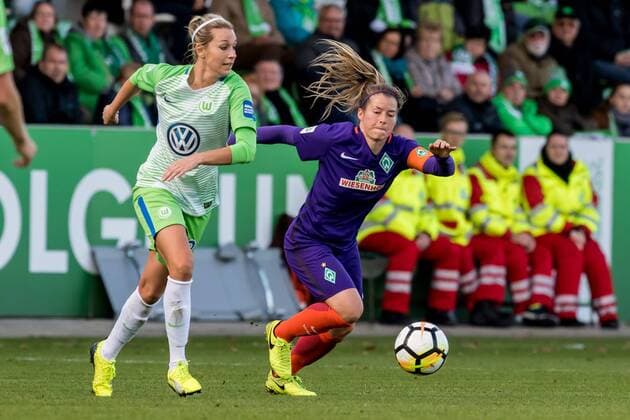 v li Lena Goeßling Gößling Goessling Gössling VfL Wolfsburg 28 and Marie Louise Eta SV Werder Bremen 6 in the duel duel tackle Soccer League Women Bundesliga VfL Wolfsburg SV Werder Bremen xdgx