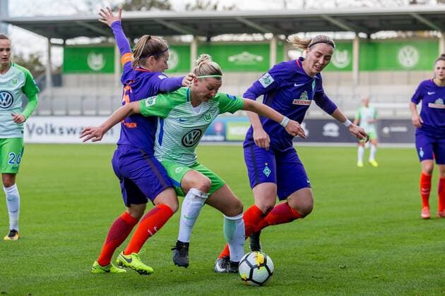 v le Marie Louise Eta SV Werder Bremen 6 Alexandra Popp VfL Wolfsburg 11 and Katharina Schiechtl SV Werder Bremen 9 in the competition Duel duel tackle Soccer League Women Bundesliga VfL Wolfsburg SV Werder Bremen xdgx