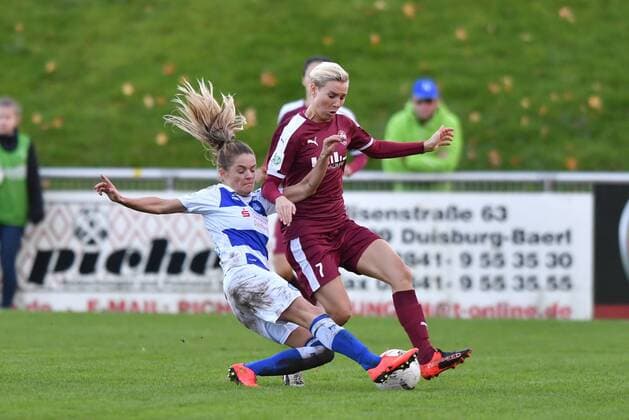 Stefanie Weichelt MSV 19 gathers Sarah Freutel SGS 7 the ball away Soccer Allsvenskan Bundesliga MSV Duisburg SGS Essen xmkx