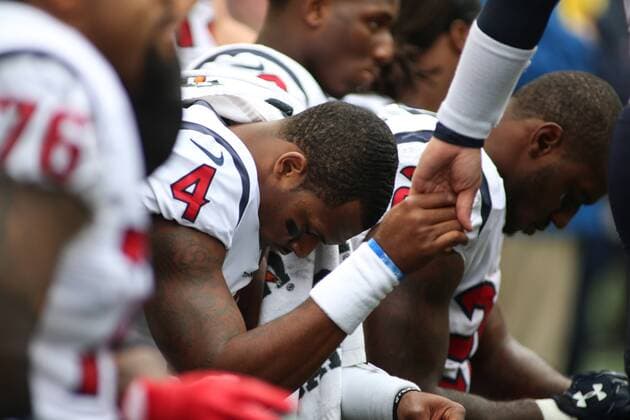 October 29, 2017: Houston Texans quarterback Deshaun Watson (4) kneels during the national anthem while Houston Texans quarterback Tom Savage (3) holds his hand in support before a game between the Houston Texans and the Seattle Seahawks at CenturyLink Field in Seattle, WA on October 29, 2017. The Seahawks defeated the Texans 41-38. CSM NFL American Football Herren USA 2017: Texans vs Seahawks OCT 29 - ZUMAc04_ 20171029_zaf_c04_407 Copyright: xSeanxBrownx