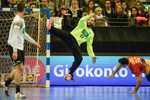 Handball Men International in Berlin Season 2017 18 Germany Spain TW Silvio Heinevetter No 12 Germany Gedeon Guardiola Vilaplana No 30 Spain 29 10 17 Copyright: xMichaelxHundtx xMatthiasxKochx