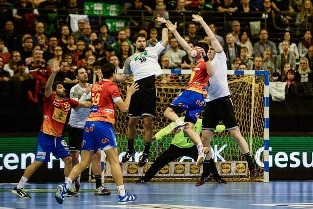 Handball Men International in Berlin Season 2017 18 Germany Spain Daniel Dujschebaev Dobichaeva No 59 Spain Fabian Wiede No 10 Germany Eduardo Gurbindo No 3 Spain TW Silvio Heinevetter No 12 Germany Finn Lemke No 6 Germany 29 10 17 Copyright: xMichaelxHundtx xMatthiasxKochx
