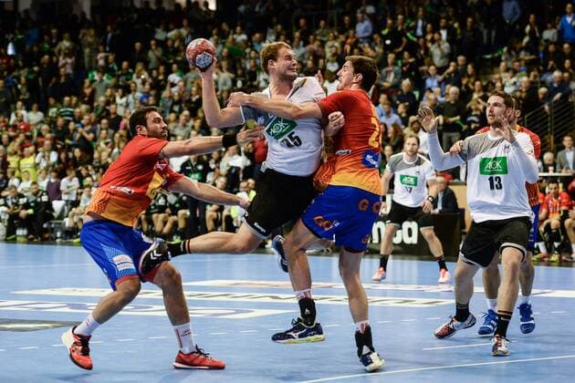 Handball Men International in Berlin Season 2017 18 Germany Spain Iesu Goni Leoz No 31 Spain Paul Drux No 95 Germany Viran Morros de Argila No 24 Spain 29 10 17 Copyright: xMichaelxHundtx xMatthiasxKochx