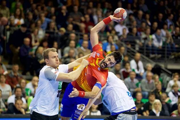 Handball Berlin 29 10 2017 National team DHB Germany GER Spain ESP ENTRERRIOS Raul Spain No 09 Julius Kühn Germany No 35 Kühn Kuhn li Finn Lemke Germany No 06 re