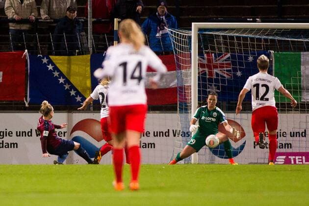 30 10 2017 xfrx Football 1 Bundesliga Women Turbine Potsdam 1 FFC Frankfurt v 1 Svenja Huth 1 FFC Turbine Potsdam Bryane Heaberlin 1 FFC Frankfurt Goal to 1 0 Potsdam