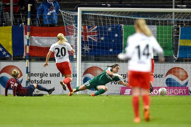 Soccer Womens 1 Bundesliga Season 2017 18 6 Round 1 FFC Turbine Potsdam 1 FFC Frankfurt Svenja Huth No 9 1 FFC Turbine Potsdam scores against TW Bryane Heaberlin Nr 29 1 FFC Frankfurt 1 0 30 10 17 Copyright: xMichaelxHundtx xMatthiasxKochx