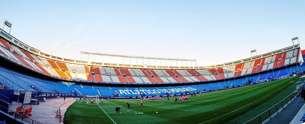 A panoramic view during an official training session of Atletico de Madrid at the Vicente Calderon stadium in Madrid, Spain, 30 October 1993. Atletico de Madrid s training session !ACHTUNG: NUR REDAKTIONELLE NUTZUNG!  Copyright: xRodrigoxJimenezx MAD001 20171030-636449884141268807
