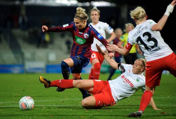 Soccer Women 1 Bundesliga 30 10 2017 6 Matchday Potsdam Karl Liebknecht Stadium 1 FFC Turbine Potsdam geg 1 FFC Frankfurt 1 1 from left to right Svenja HUTH 9 Turbine Laura STOERZEL STÖRZEL 20 FFC Marith PRIESSEN 13 FFC Foto camera 4 Eberhard Thonfeld