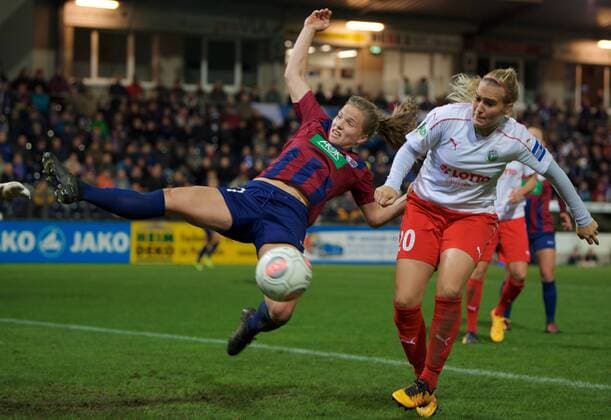 Soccer Women 1 Bundesliga 30 10 2017 6 Matchday Potsdam Karl Liebknecht Stadium 1 FFC Turbine Potsdam geg 1 FFC Frankfurt 1 1 Tabea KEMME 21 Turbine geg Laura STOERZEL STÖRZEL 20 FFC Foto camera 4 Eberhard Thonfeld