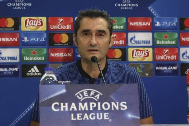 (171031) -- ATHENS, Oct. 31, 2017 -- Barcelona s head coach Ernesto Valverde speaks during a press conference PK Pressekonferenz at Karaiskaki Stadium in Piraeus near Athens, Greece, on Oct. 30, 2017. Barcelona will play against Olympiakos in a Champions League group D soccer match on Tuesday. ) (SP)GREECE-ATHENS-SOCCER-UEFA CHAMPIONS-BARCELONA-OLYMPIAKOS LefterisxPartsalis 