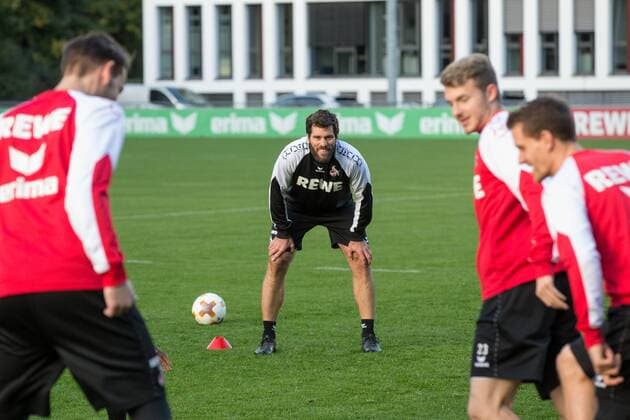 Jan Benjamin Kugel Athletic trainer 1 FC Köln watches the training of his training group Training 1 FC Cologne Soccer 1 Bundesliga 30 10 17 Cologne NRW Germany Training grounds 1 FC Cologne xcdnx
