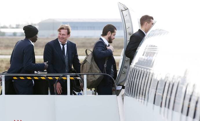 RB Leipzig Flight Champions League Leipzig 31 10 2017 Halle Leipzig Football UEFA Champions League Group G 4 Gameday FC Porto vs RB Leipzig RB Leipzig Team departure to Porto In the picture v l Team coach Babacar N Diaye Coach Ralph Hasenhüttl Hasenhuettl and team coach Per Nilsson all RB Leipzig