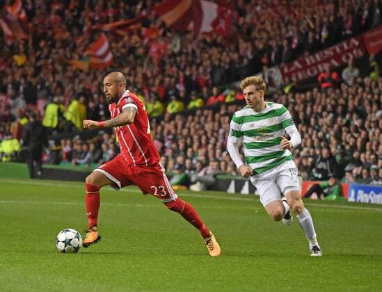 31 10 2017 Football UEFA Champions League 2017 2018 Group stage 4 Gameday Celtic Glasgow FC Bayern Munich in Celtic Park Stadium Glasgow Scotland v left Arturo Vidal FC Bayern Munich against Stuart Armstrong Celtic Glasgow