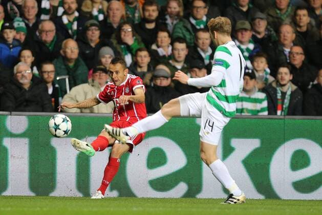 In action with Rafinha 13 FC Bayern Muenchen and Stuart Armstrong 14 Celtic Glasgow Celtic Glasgow vs Bayern Munich Football Preliminary Round Champions League 31 10 2017 Glasgow Glasgow Scotland Copyright: xkolbert-press ChristianxKolbertx