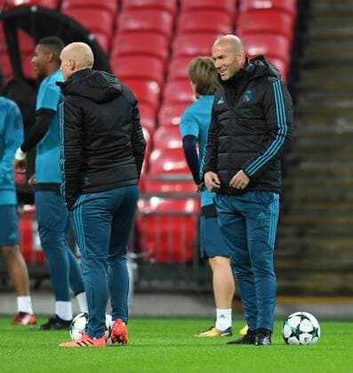 Real Madrid Training Zin?dine Zidane during the Real Madrid training session at Wembley Stadium, London Content Not Available For UK Newspapers Copyright: xSimonxDaelx FIL-10885-0009