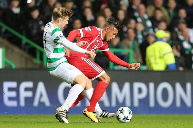 In a duel action with Stuart Armstrong 14 Celtic Glasgow and Corentin Tolisso 24 Bayern Munich Celtic Glasgow vs Bayern Munich Football Preliminary Round Champions League 31 10 2017 Glasgow Glasgow Scotland Copyright: xkolbert-press ChristianxKolbertx